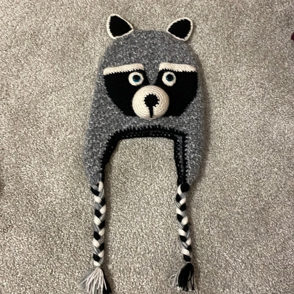 Kids warm raccoon hat!